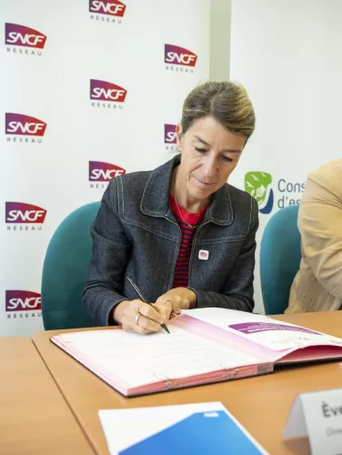 Signature du renouvellement des partenariats entre SNCF Réseau Grand Est et les Conservatoires d'espaces naturels d'Alsace et de Lorraine Signature du renouvellement des partenariats entre SNCF Réseau Grand Est et les Conservatoires d'espaces naturels d'Alsace et de Lorraine